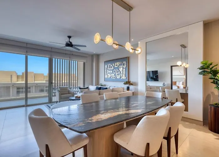 Сasa de vacaciones Elegant With Heated Pool, Pickleball, Gym & Garden Views *