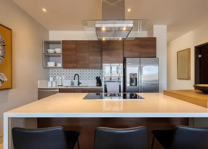 Elegant With Heated Pool, Pickleball, Gym & Garden Views Сasa de vacaciones *