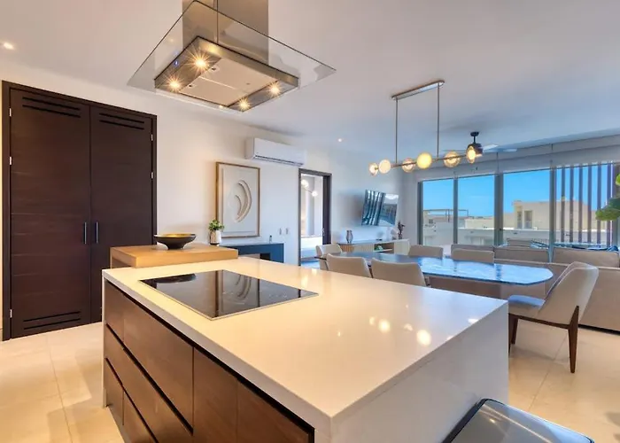 Сasa de vacaciones Elegant With Heated Pool, Pickleball, Gym & Garden Views