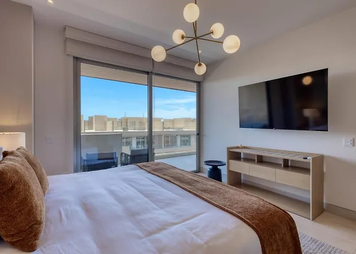 Elegant With Heated Pool, Pickleball, Gym & Garden Views Сasa de vacaciones Cabo San Lucas