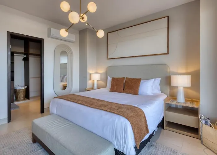 Elegant With Heated Pool, Pickleball, Gym & Garden Views Сasa de vacaciones *