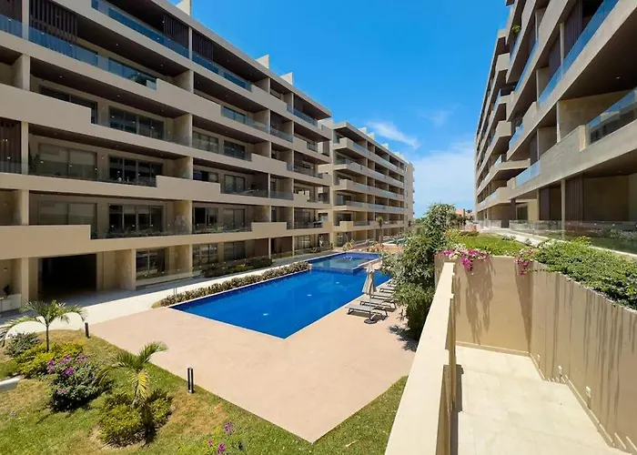 Сasa de vacaciones Elegant With Heated Pool, Pickleball, Gym & Garden Views