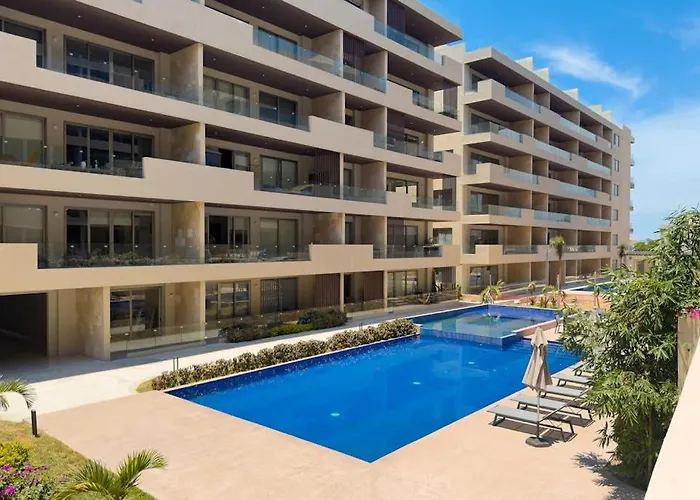 Elegant With Heated Pool, Pickleball, Gym & Garden Views *
