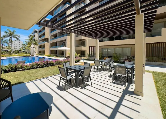 Elegant With Heated Pool, Pickleball, Gym & Garden Views Сasa de vacaciones